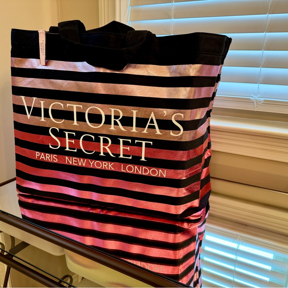 NWT Limited Edition Victoria's Secret Rose Metallic Tote - Picture 3 of 10
